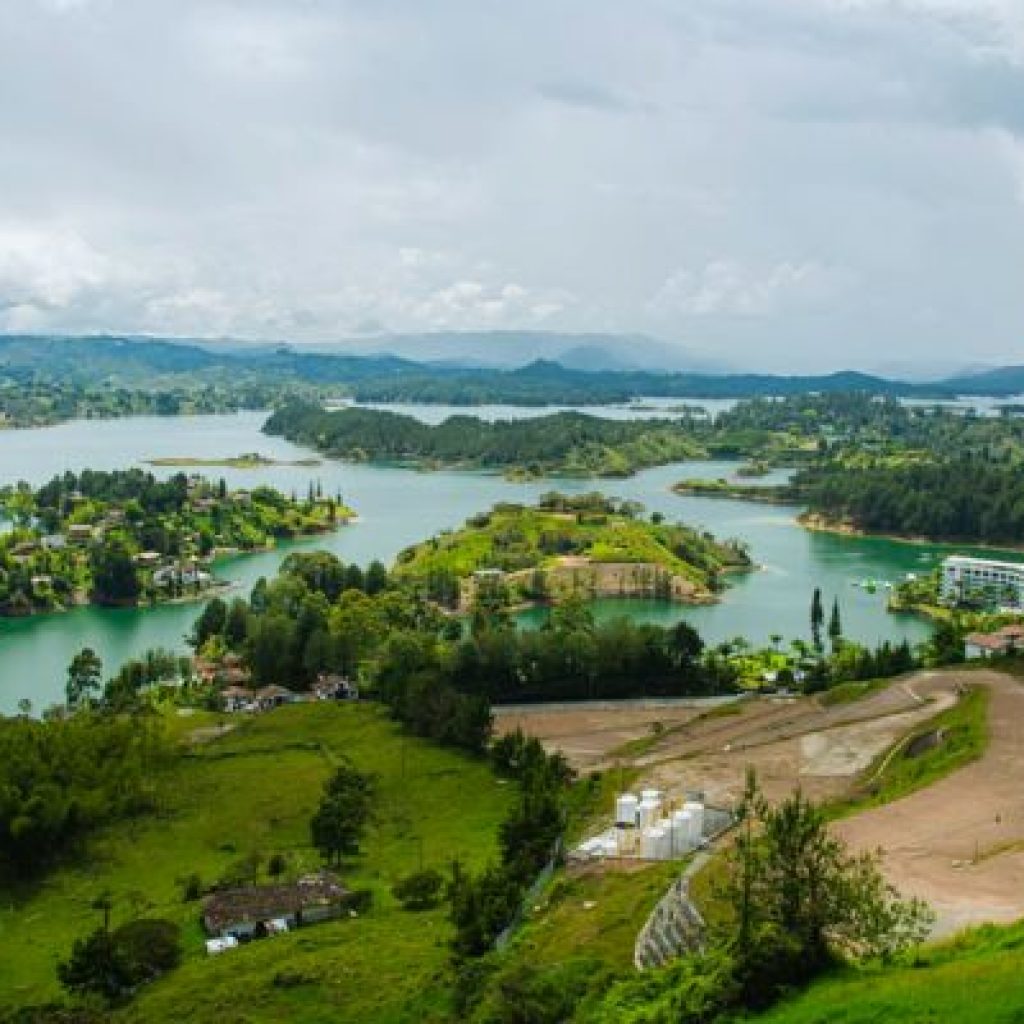 paisajes-guatape-medellin