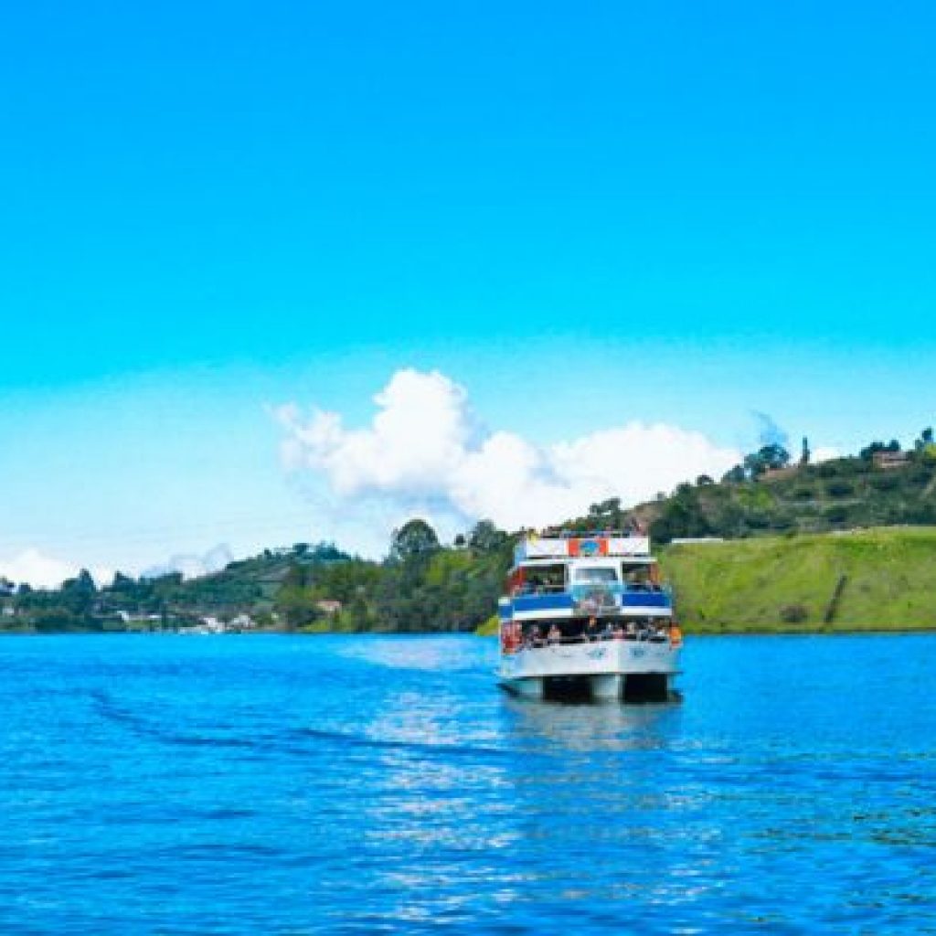 recorrido-barco-represa-guatape