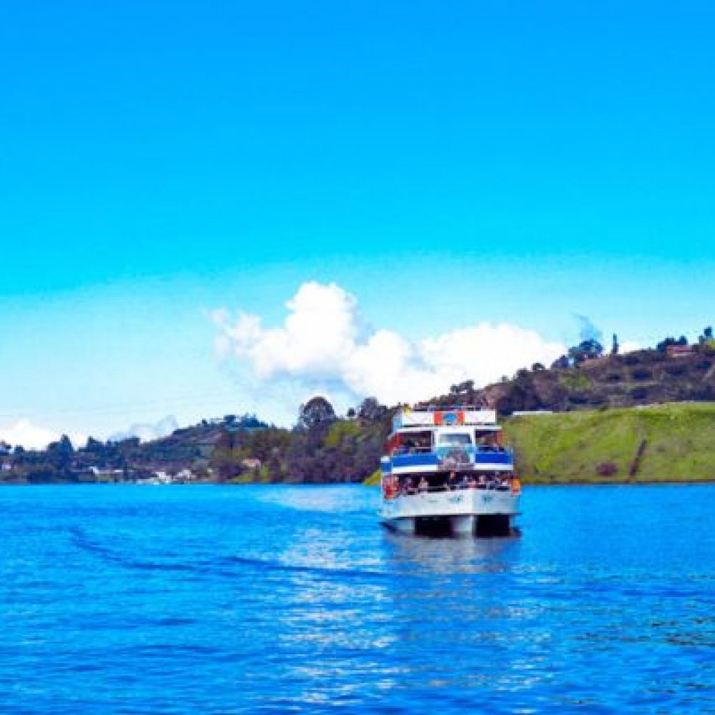tour-guatape-barco-represa