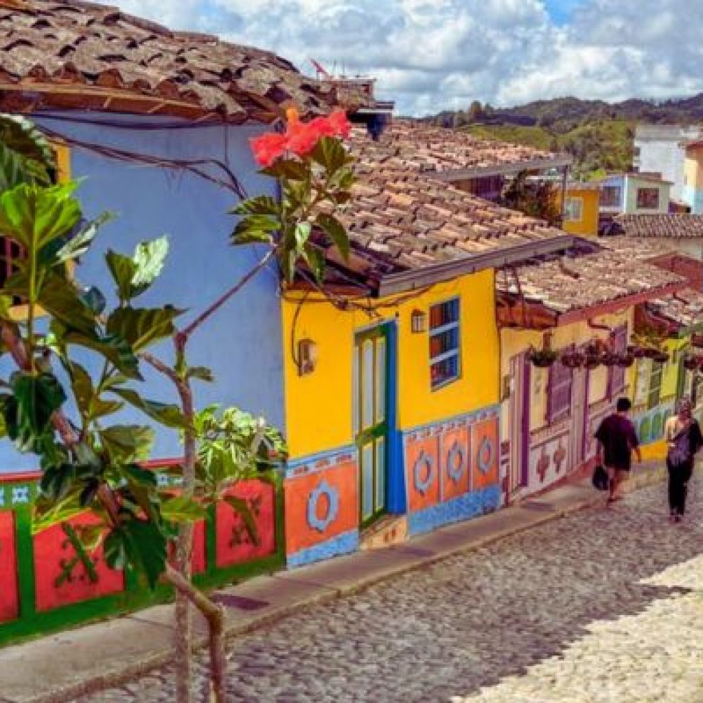 tour-guatape-pueblo