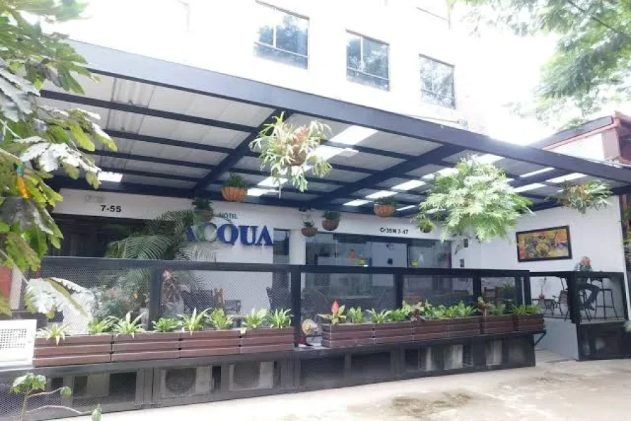 Entrada del Hotel Acqua en Provenza, Medellín